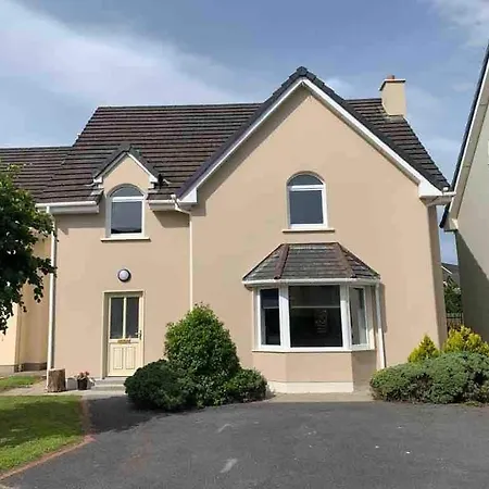 Beautiful 4 Bedroom Luxurious House Dom wakacyjny
