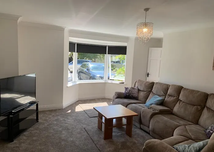 Beautiful 4 Bedroom Luxurious House *